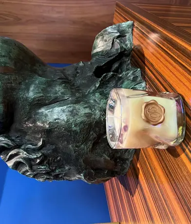 Ampliar: Oasis con escultura
